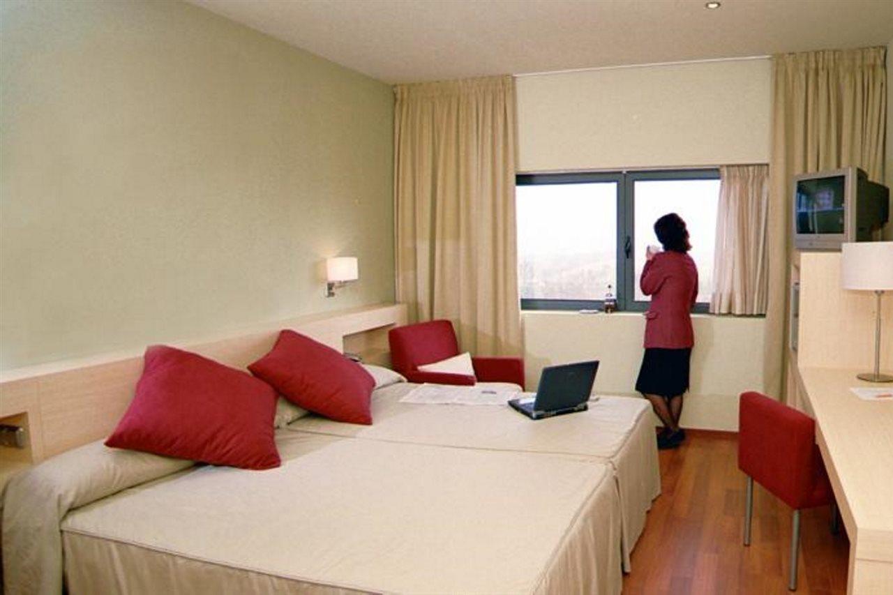 Hotel Les Torres Sant Esteve Sesrovires Zewnętrze zdjęcie